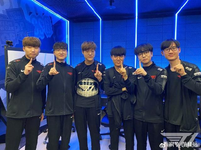 左右脚都碰 左右脚都碰