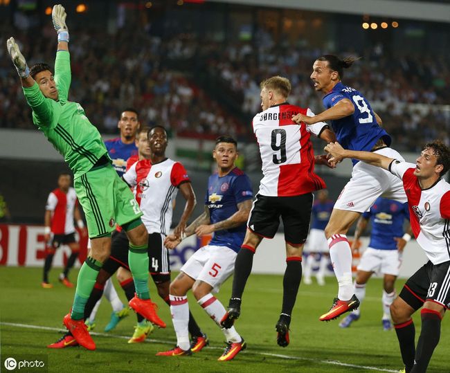 边后卫内收 边后卫内收